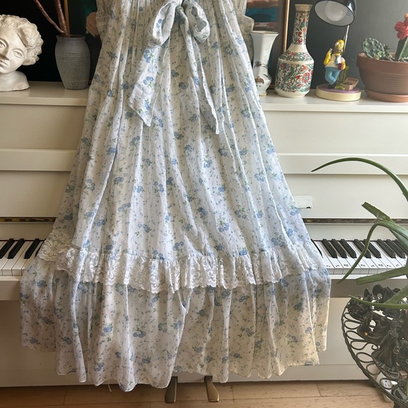 White and Blue Tiered Long Sleeve Sundress with Mandarin Collar - Picture 3 of 15